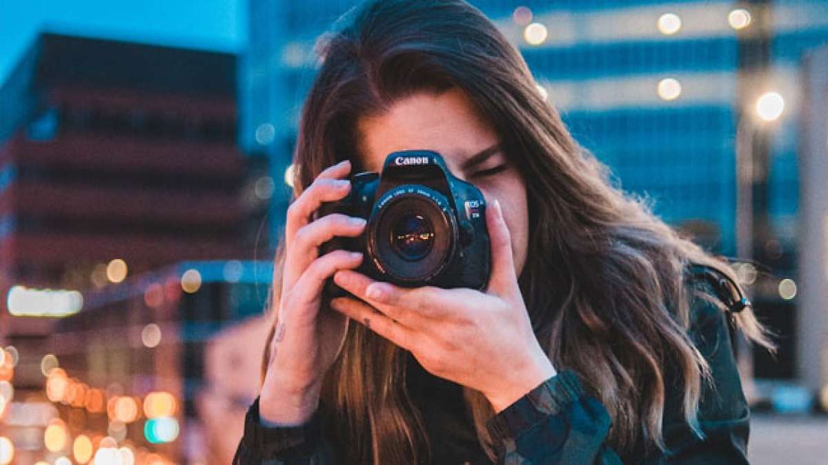 Entdecken Sie die faszinierende Geschichte der Fotografie am Weltfototag, der dem bahnbrechenden Moment gewidmet ist, als das erste Foto die Welt veränderte. Entdecken Sie die faszinierende Geschichte der Fotografie am Weltfototag, der dem bahnbrechenden Moment gewidmet ist, als das erste Foto die Welt veränderte.