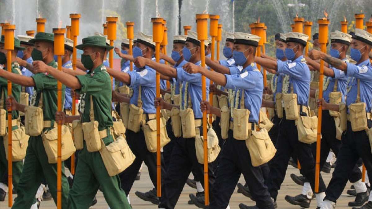 Erfahren Sie mehr über den Tag der Streitkräfte in Myanmar, während Sie die faszinierende Entwicklung der Tatmadaw, der offiziellen Streitkräfte, erkunden.