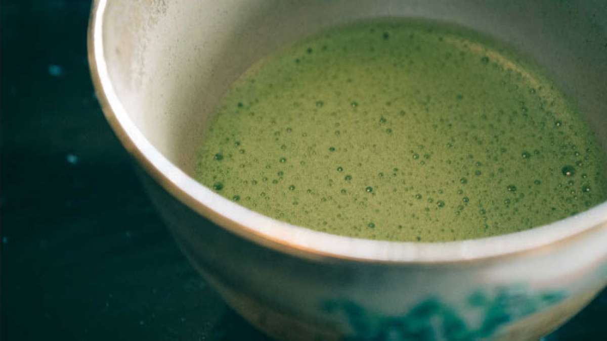 Erleben Sie die tiefe Spiritualität der japanischen Teezeremonie und gedenken Sie Sen no Rikyū, einem Meister, der diese Kunst perfektionierte. Erleben Sie die tiefe Spiritualität der japanischen Teezeremonie und gedenken Sie Sen no Rikyū, einem Meister, der diese Kunst perfektionierte.