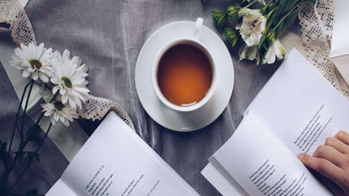 Erwecken Sie Ihre kreative Seite und entdecken Sie die Magie der Poesie am Großen Poesie-Lesetag. Erwecken Sie Ihre kreative Seite und entdecken Sie die Magie der Poesie am Großen Poesie-Lesetag.