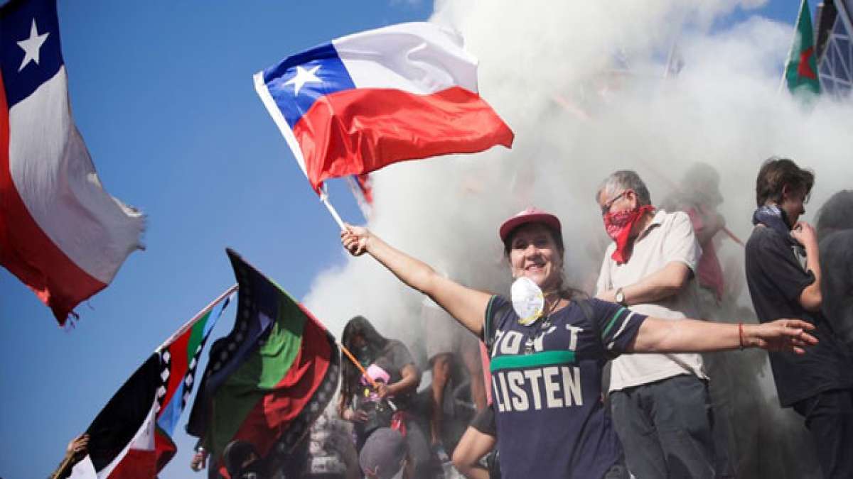 Erlebe den Tag des jungen Kämpfers in Chile – eine bewegende Erinnerung an mutige Jugendliche, die gegen die Unterdrückung während der Militärdiktatur kämpften.