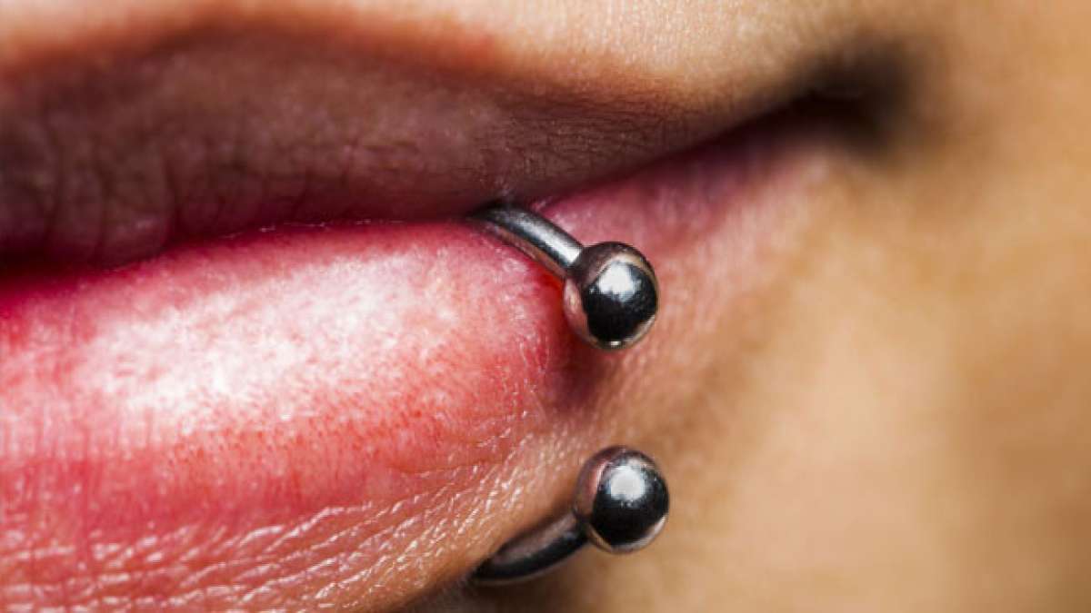 Feiern Sie den Internationalen Tag des Körperpiercings und tauchen Sie ein in die faszinierende Geschichte dieses kulturellen Ausdrucks, der bis zu 5.000 Jahre zurückreicht. Feiern Sie den Internationalen Tag des Körperpiercings und tauchen Sie ein in die faszinierende Geschichte dieses kulturellen Ausdrucks, der bis zu 5.000 Jahre zurückreicht.