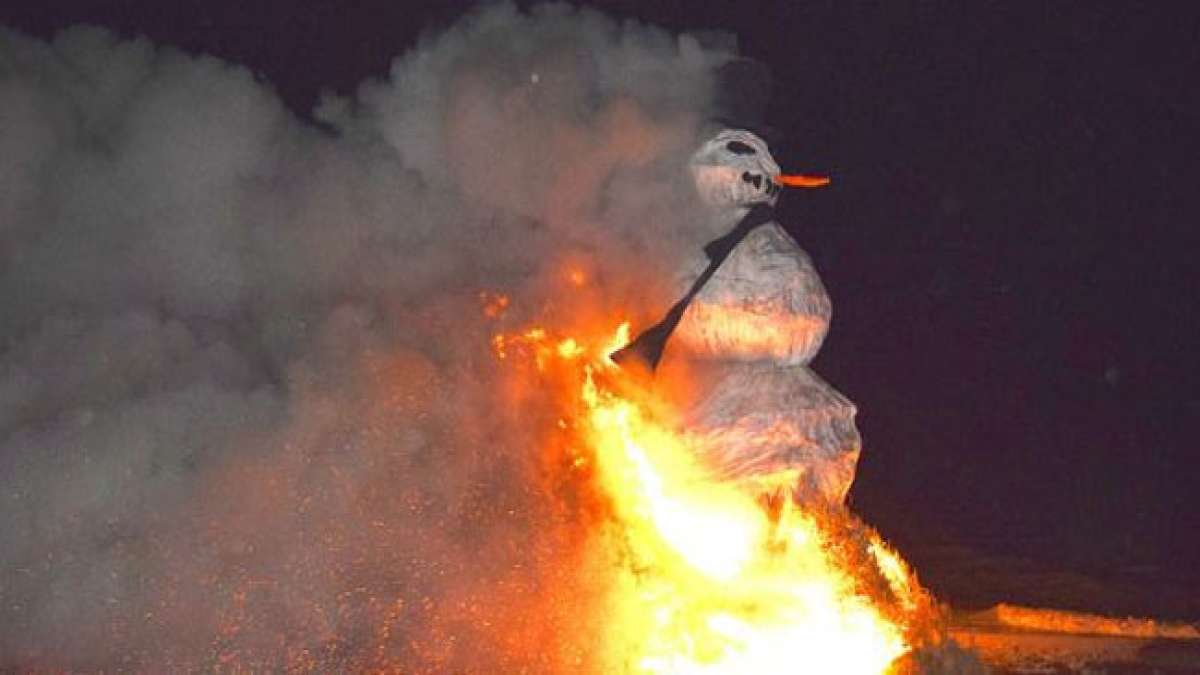 Feiern Sie den einzigartigen Tag der Schneemannverbrennung und entdecken Sie die kuriose Geschichte und Bedeutung von Schneemännern weltweit. Feiern Sie den einzigartigen Tag der Schneemannverbrennung und entdecken Sie die kuriose Geschichte und Bedeutung von Schneemännern weltweit.