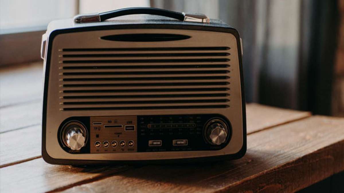 Tauchen Sie ein in die faszinierende Geschichte von Mahlon Loomis, dem amerikanischen Erfinder des Radios.