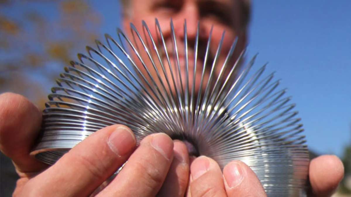 Slinky-Tag: Ein Tag, um den Erfinder des Slinky zu feiern.