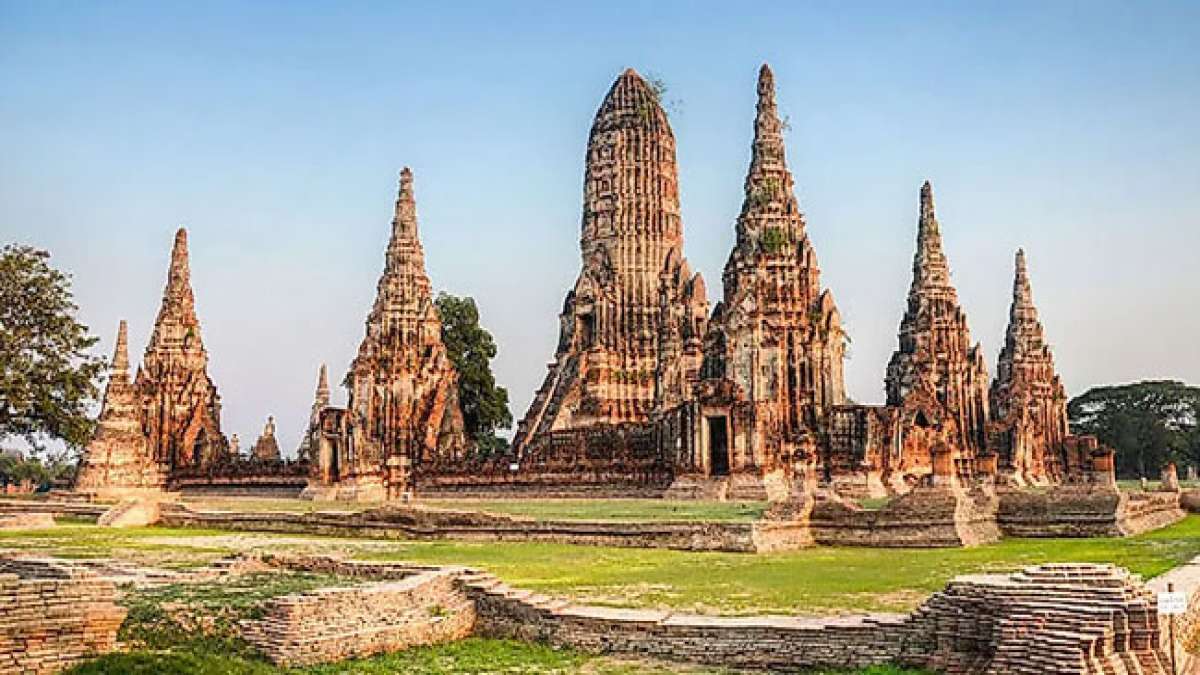 Feiere den Tag der Erhaltung des thailändischen Kulturerbes: Ein Tribut an Prinzessin Sirindhorn und die königliche Familie, die das nationale Erbe schützt. Feiere den Tag der Erhaltung des thailändischen Kulturerbes: Ein Tribut an Prinzessin Sirindhorn und die königliche Familie, die das nationale Erbe schützt.