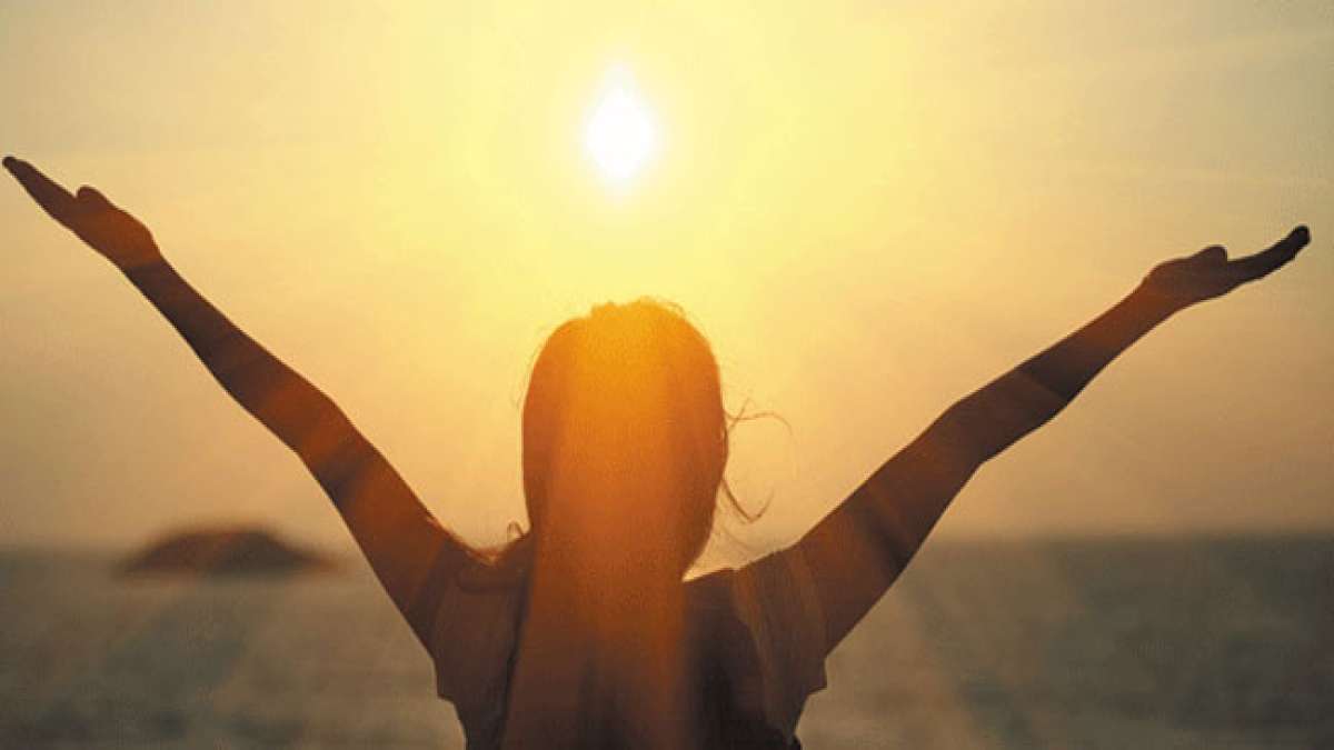 Entdecken Sie die transformative Kraft des positiven Denkens! 'Look on the bright side' - eine einfache Weisheit mit tiefgreifenden Vorteilen für Ihre Psyche, Gesundheit und den langfristigen Erfolg.