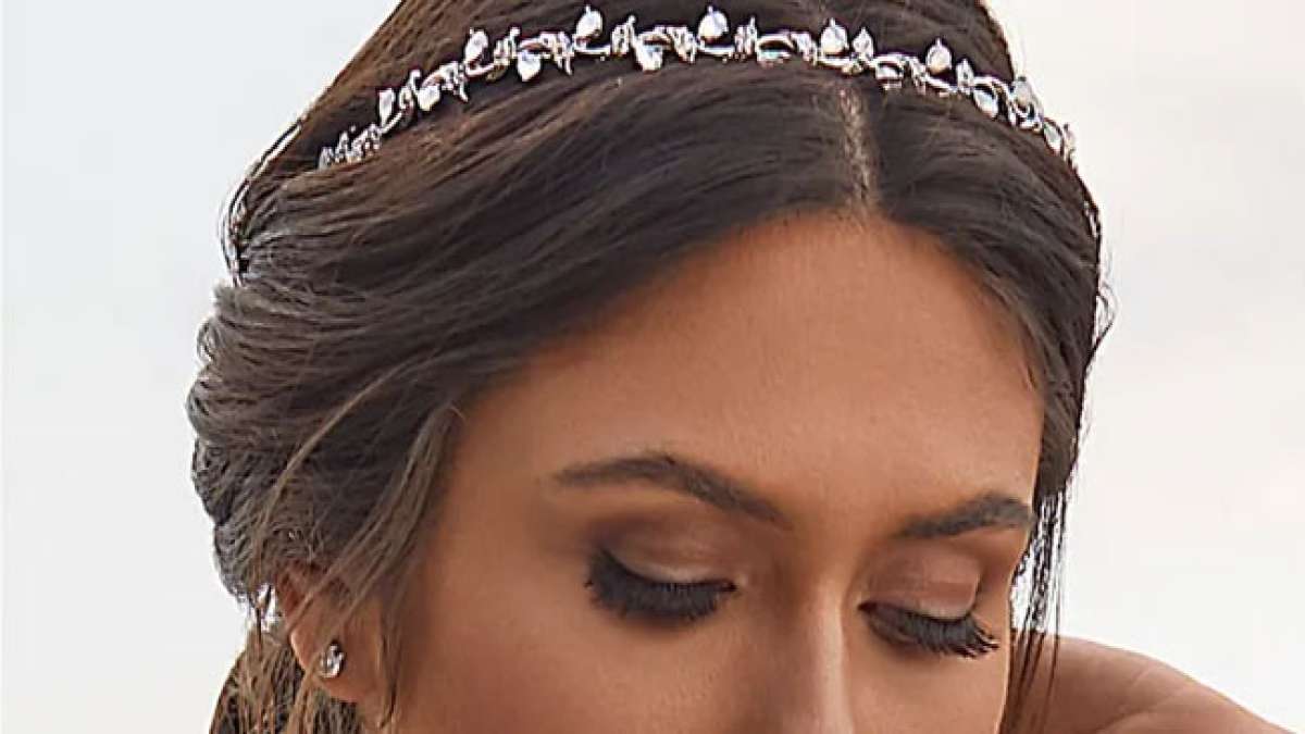 Entdecken Sie die Eleganz und Geschichte der Diademe, ein Symbol für Status und Liebe. Entdecken Sie die Eleganz und Geschichte der Diademe, ein Symbol für Status und Liebe.