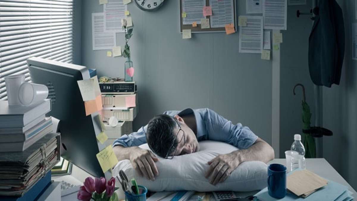 Entdecken Sie die Welt des Workaholismus am Tag des Workaholics.