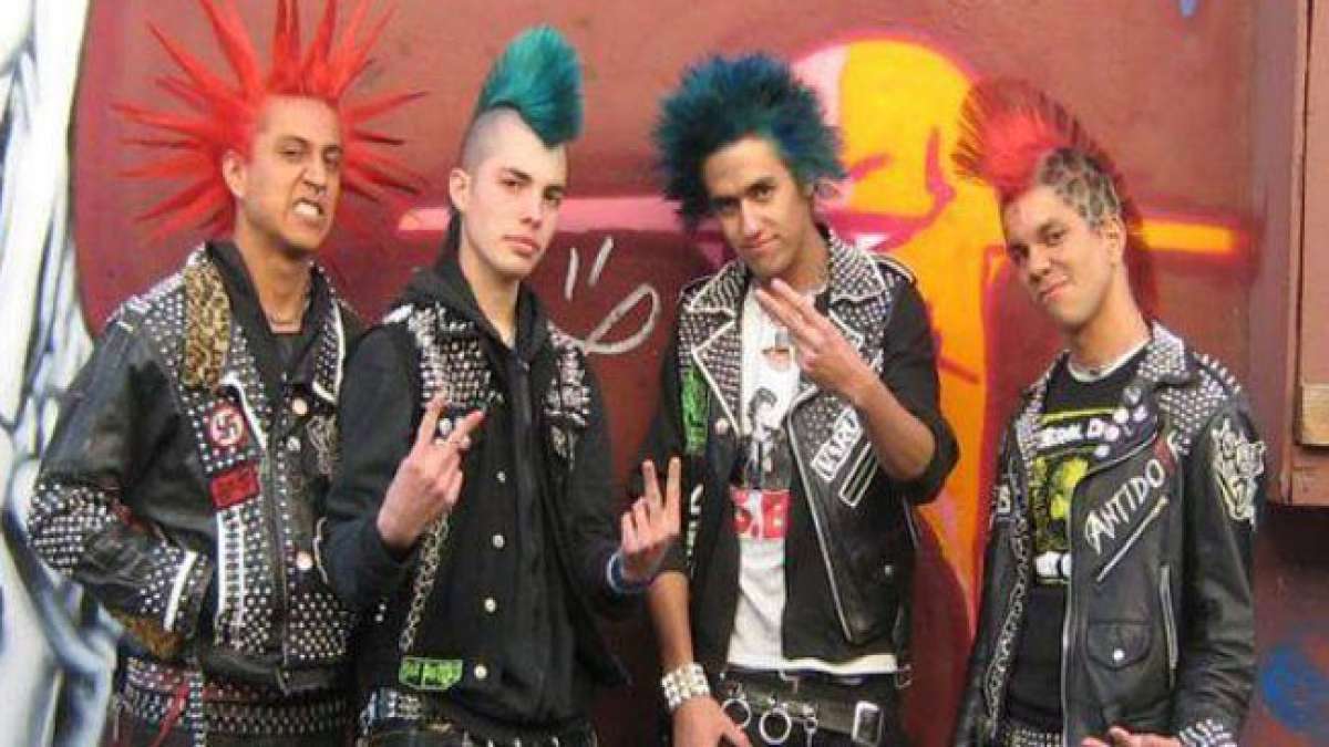 Tauchen Sie ein in die rebellische Welt des Punkrock am Tag der Punkkultur. Tauchen Sie ein in die rebellische Welt des Punkrock am Tag der Punkkultur.