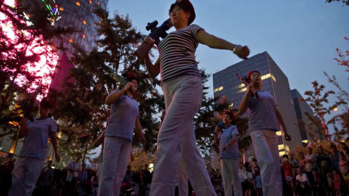 Feiern Sie den Square Dance Tag und entdecken Sie die faszinierende Geschichte dieses geselligen Tanzes.