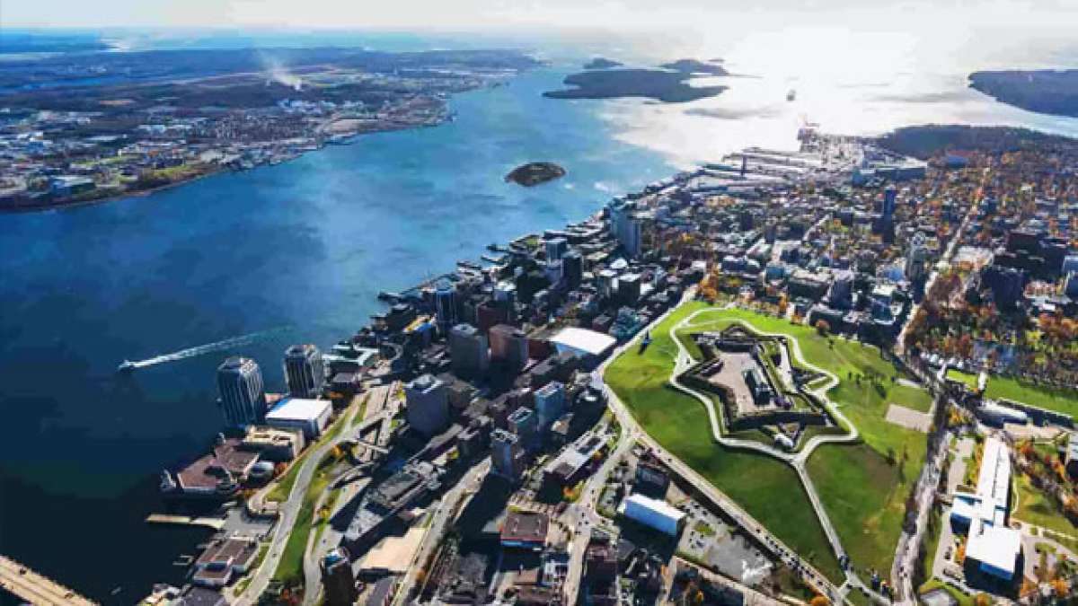 Erleben Sie Halifax-Tag in North Carolina: Eine historische Reise mit erstmaligen Entdeckungen und abenteuerlichen Piratengeschichten.