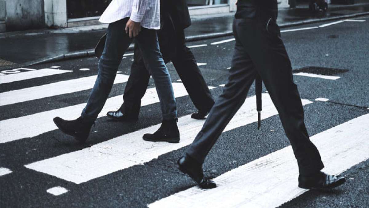 Entdecken Sie die Vorzüge des Fußwegs zur Arbeit - bessere Gesundheit, mentales Wohlbefinden und Einsparungen.