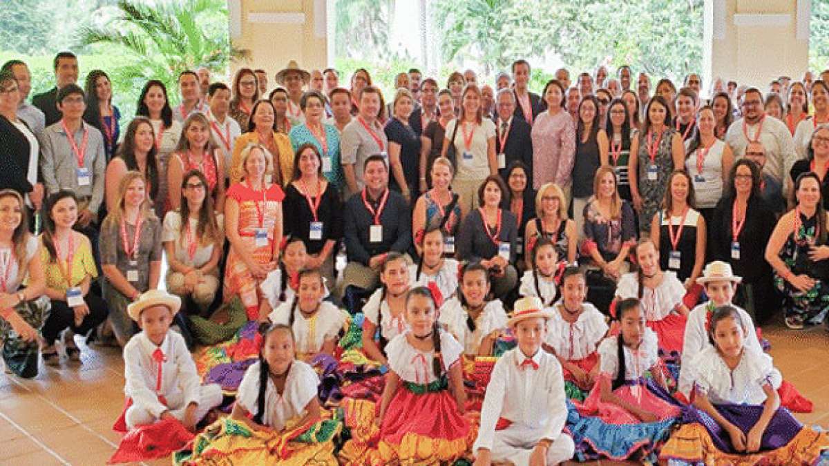 Feiern Sie den Panamerikanischen Tag mit Paraden, Theaterstücken und Festumzügen in vielen Ländern Amerikas!