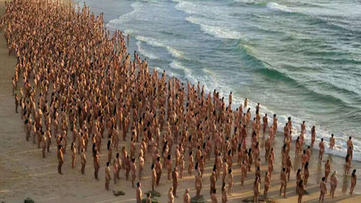 Der National Nude Day wird mit Durstlöschern, Lachen und Selbstliebe gefeiert.