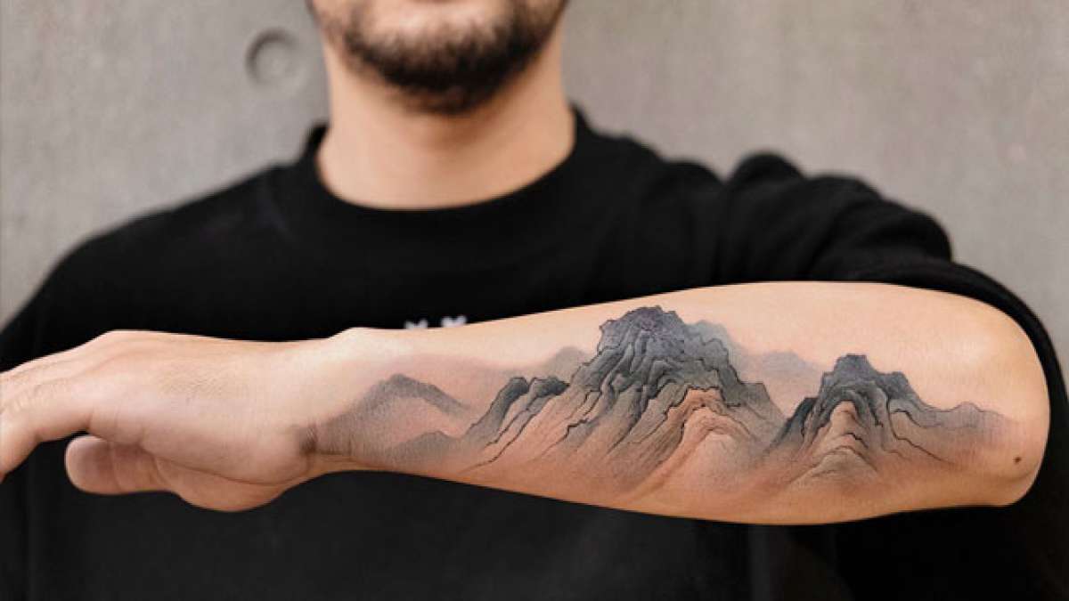 Erfahren Sie mehr über die faszinierende Geschichte und Bedeutung von Tätowierungen – vom Ursprung in der Jungsteinzeit bis zur modernen Popularität.