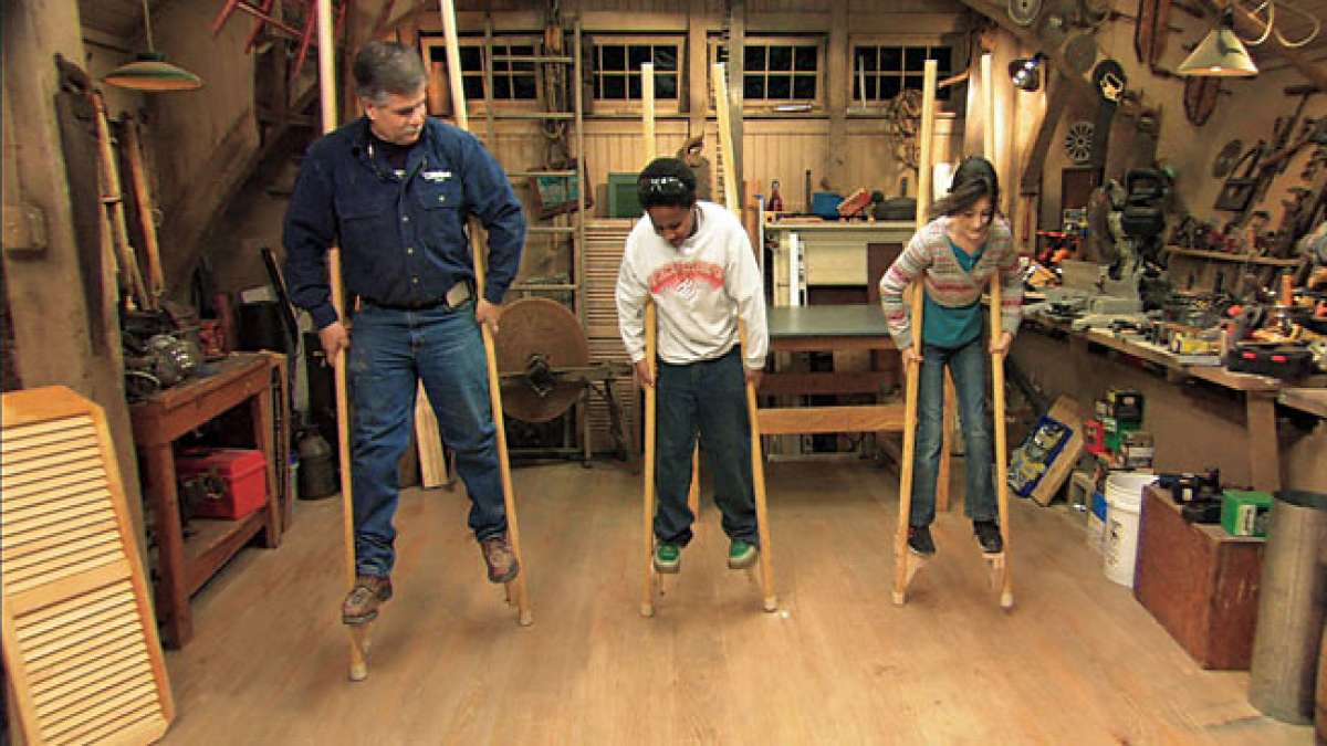 Stelzenlaufen ist eine faszinierende Art, sich fortzubewegen. Es bietet ein einzigartiges Erlebnis, das Sie nicht so schnell vergessen werden.