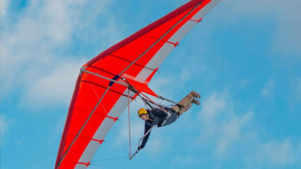 Feiern Sie den Tag Reiten im Wind (Ride the Wind Day) und erinnern Sie sich an den ersten motorisierten Flug in der Geschichte.