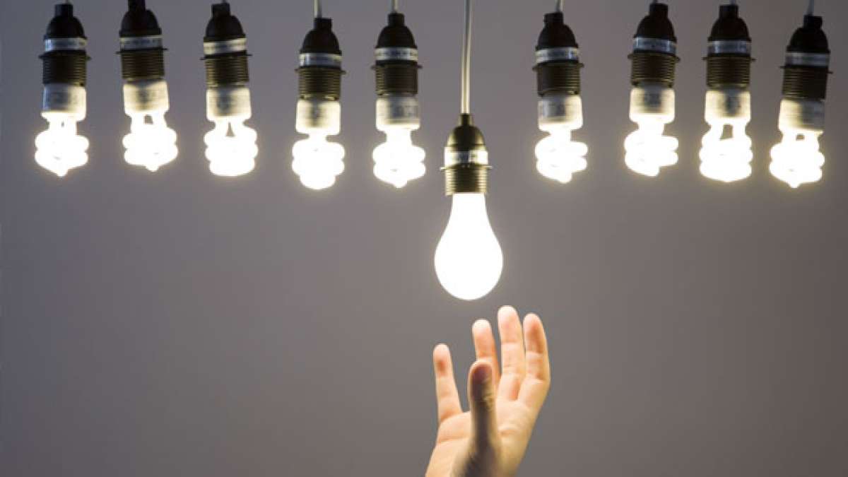 Energiesparlampen sind nicht nur umweltfreundlicher als Glühbirnen, sondern sie halten auch länger und sparen Geld. Energiesparlampen sind nicht nur umweltfreundlicher als Glühbirnen, sondern sie halten auch länger und sparen Geld.