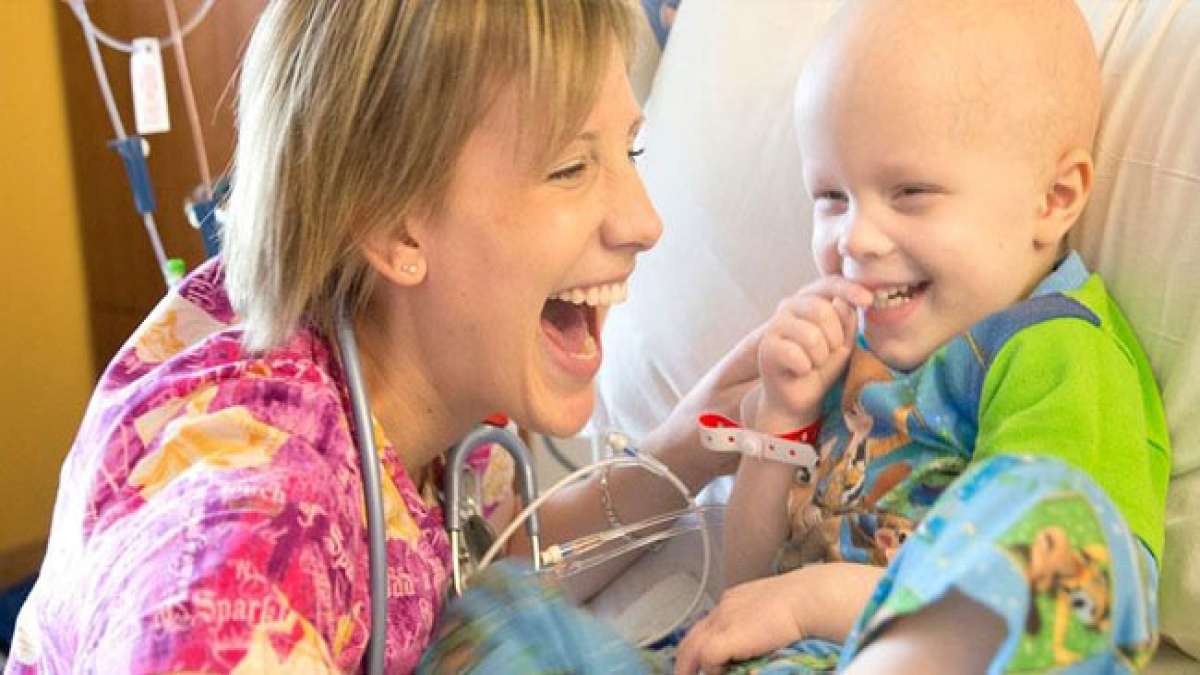 Erfahren Sie mehr über die wichtige Rolle der pädiatrischen Hämatologie-Onkologie-Pflegekräfte und ihren Einsatz für krebskranke Kinder und ihre Familien.