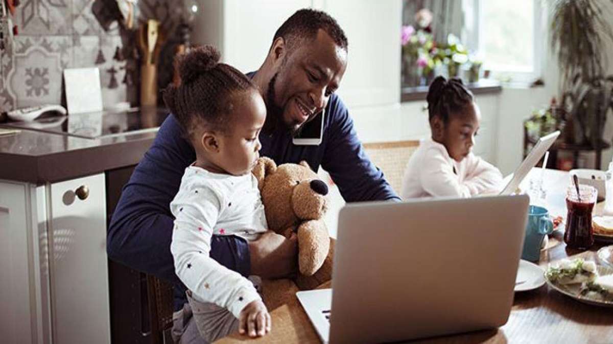 Erfahren Sie, wie berufstätige Eltern von den finanziellen Vorteilen profitieren können, während sie den Spagat zwischen Arbeit und Familie meistern. Erfahren Sie, wie berufstätige Eltern von den finanziellen Vorteilen profitieren können, während sie den Spagat zwischen Arbeit und Familie meistern.