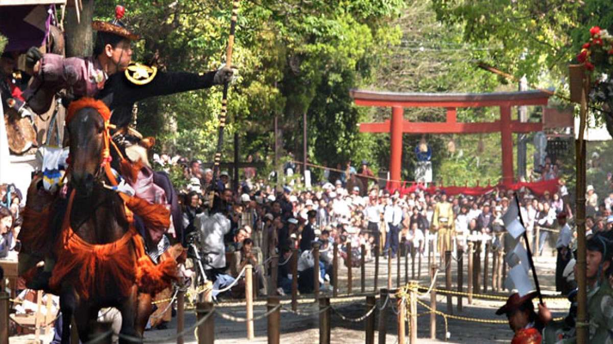 Joma Shinji ist ein bedeutendes heiliges Fest, das am Tsurugaoka-Hachimangū-Schrein in Kamakura, Japan, stattfindet. Joma Shinji ist ein bedeutendes heiliges Fest, das am Tsurugaoka-Hachimangū-Schrein in Kamakura, Japan, stattfindet.