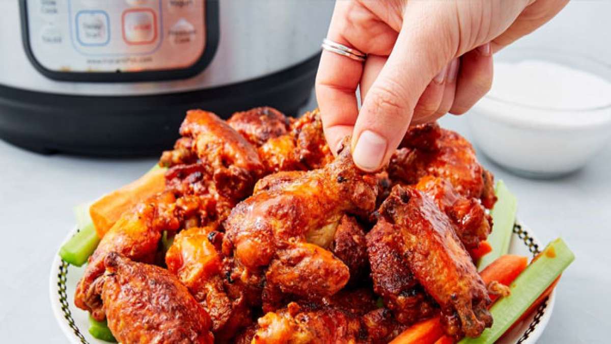 Feiern Sie den Internationalen Tag der Chicken Wings und tauchen Sie ein in die köstliche Welt der Hähnchenflügel.