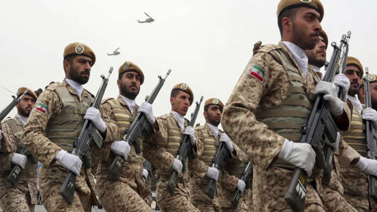 Tag der Armee im Iran: Erlebe die Stärke und Größe der iranischen Streitkräfte, die größten im Nahen Osten mit über 960.000 Soldaten. Tag der Armee im Iran: Erlebe die Stärke und Größe der iranischen Streitkräfte, die größten im Nahen Osten mit über 960.000 Soldaten.