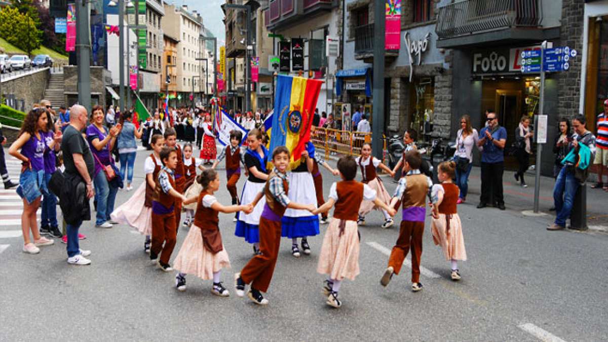 Entdecken Sie die kulturelle Vielfalt dieses faszinierenden Fürstentums zwischen Mai und Oktober, wenn die meisten Festivals stattfinden und Andorra in seiner ganzen Pracht erstrahlt. Entdecken Sie die kulturelle Vielfalt dieses faszinierenden Fürstentums zwischen Mai und Oktober, wenn die meisten Festivals stattfinden und Andorra in seiner ganzen Pracht erstrahlt.