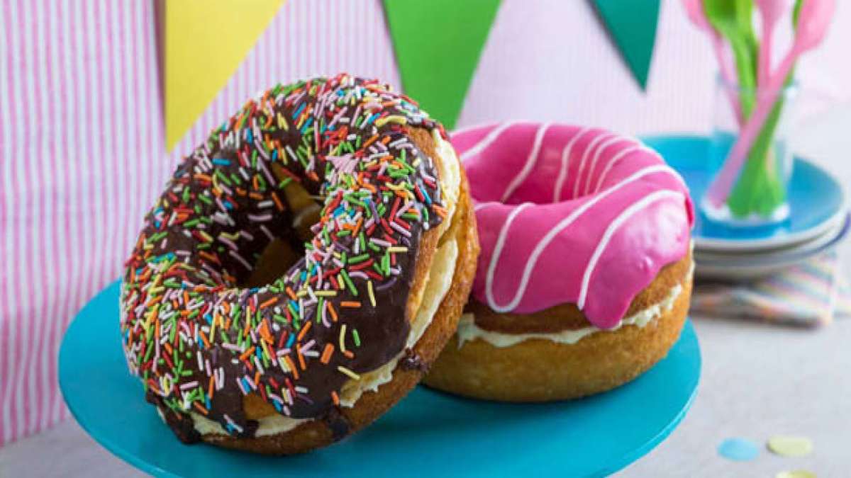 Feiern Sie den Nationalen Donut-Tag in den USA und tauchen Sie ein in die süße Welt der Donuts.