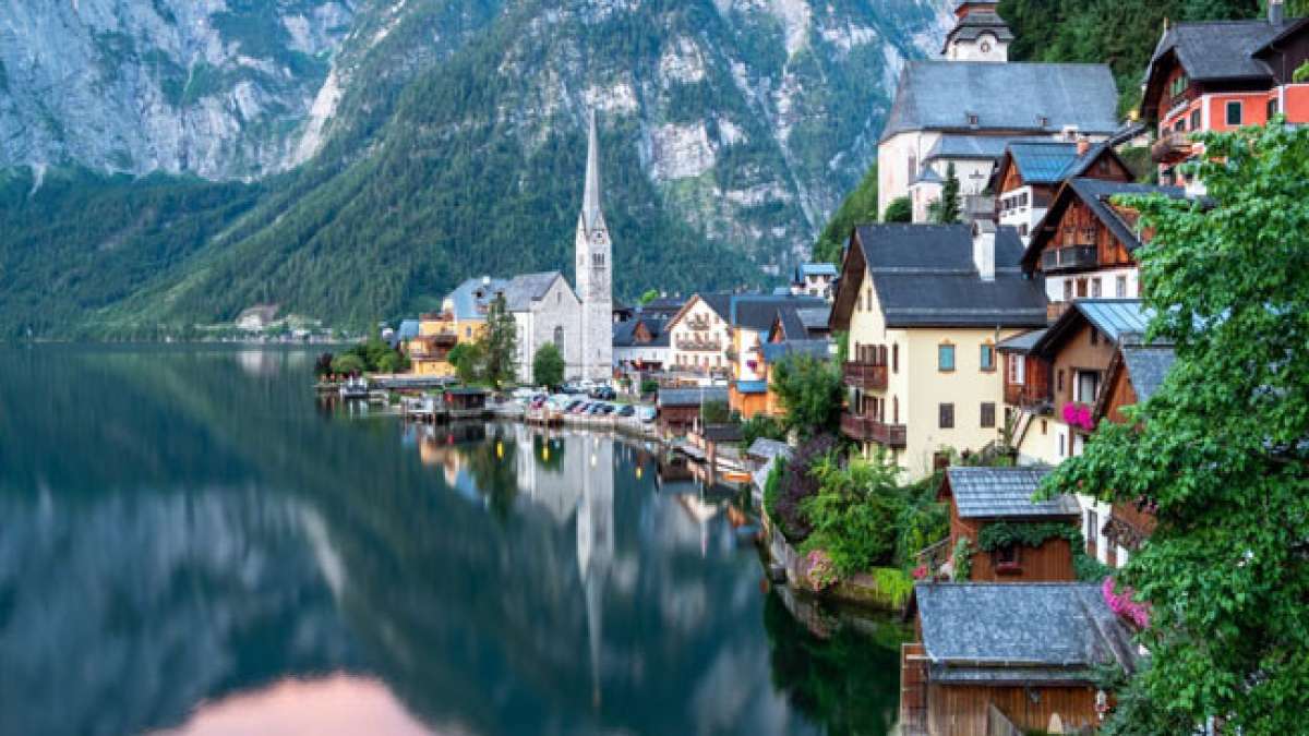 Genießen Sie Ihren Jahresurlaub in Österreich – Arbeitnehmer haben Anspruch auf großzügige 30 Arbeitstage bezahlten Urlaub, der sich sogar auf 36 Tage nach 25 Dienstjahren erhöht. Genießen Sie Ihren Jahresurlaub in Österreich – Arbeitnehmer haben Anspruch auf großzügige 30 Arbeitstage bezahlten Urlaub, der sich sogar auf 36 Tage nach 25 Dienstjahren erhöht.