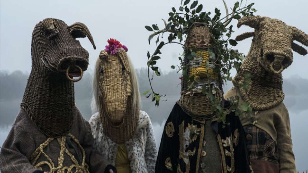 Erleben Sie die keltische Mystik von Samhain, einem uralten Erntefest und Druidenfest, das das Ende des Sommers und den Beginn des neuen keltischen Jahres zelebriert. Erleben Sie die keltische Mystik von Samhain, einem uralten Erntefest und Druidenfest, das das Ende des Sommers und den Beginn des neuen keltischen Jahres zelebriert.