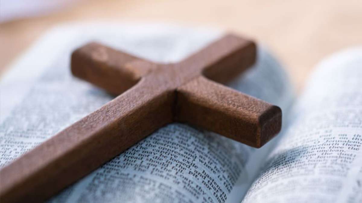 Feiern Sie den Internationalen Tag der Bibel und entdecken Sie die faszinierende Welt dieses ehrwürdigen Textes, der 1.189 Kapitel und 31.102 Verse umfasst und eine über 2.000-jährige Geschichte hat, die das Leben von Milliarden von Menschen beeinfluss
