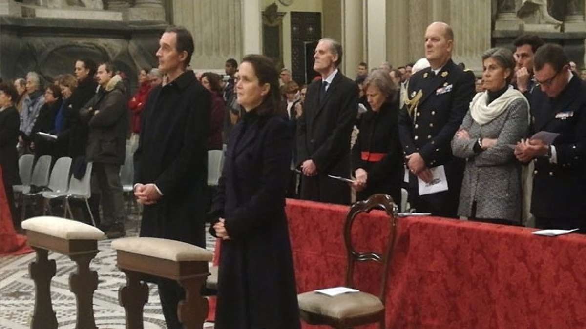 Erleben Sie die jährliche Messe für den Wohlstand Frankreichs am 13. Dezember in der majestätischen Lateranbasilika in Rom, während sie dem Gedenken an König Heinrich IV. von Frankreich und der Heiligen Lucia gewidmet ist.
