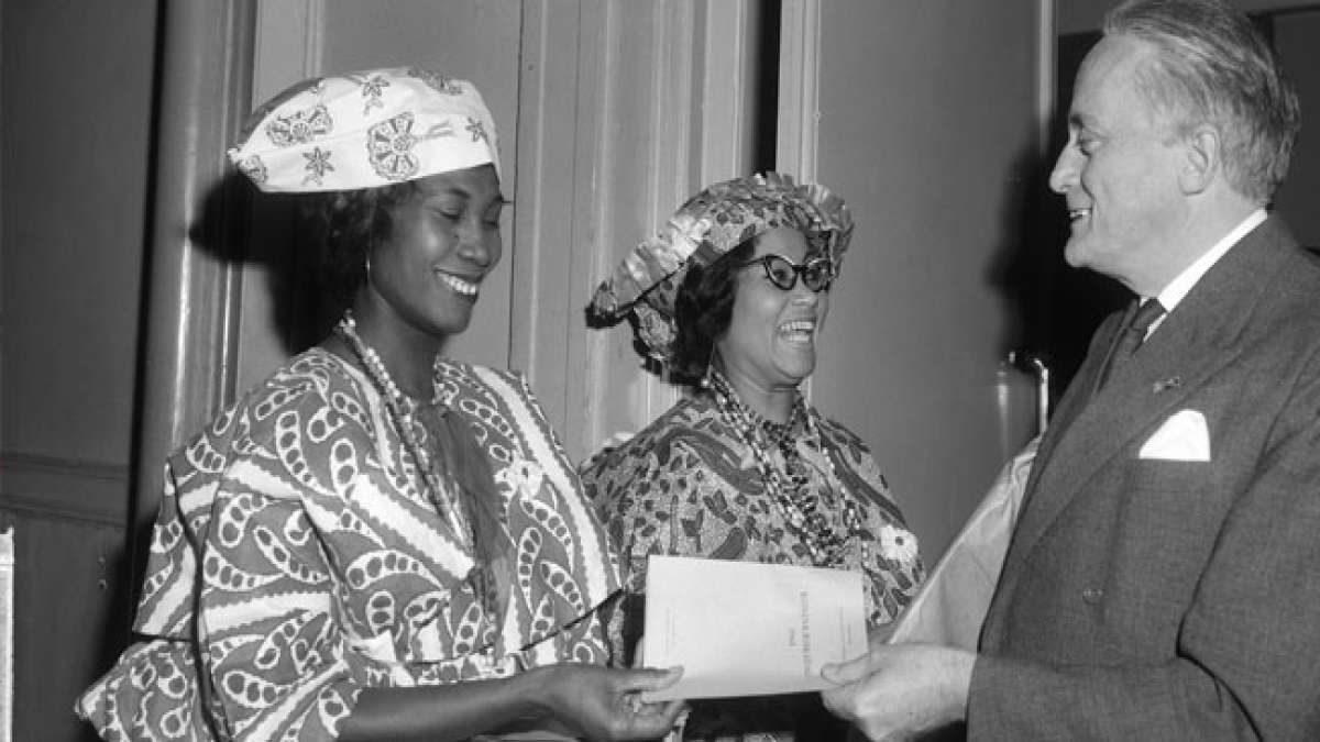 Feiern Sie den Koninkrijksdag oder den Tag des Königreichs und erinnern Sie sich an die historische Unterzeichnung des Königreichsstatuts der Niederlande im Jahr 1954.