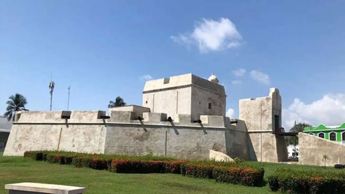Tauchen Sie ein in die heldenhafte Geschichte der Verteidigung von Veracruz in Mexiko.