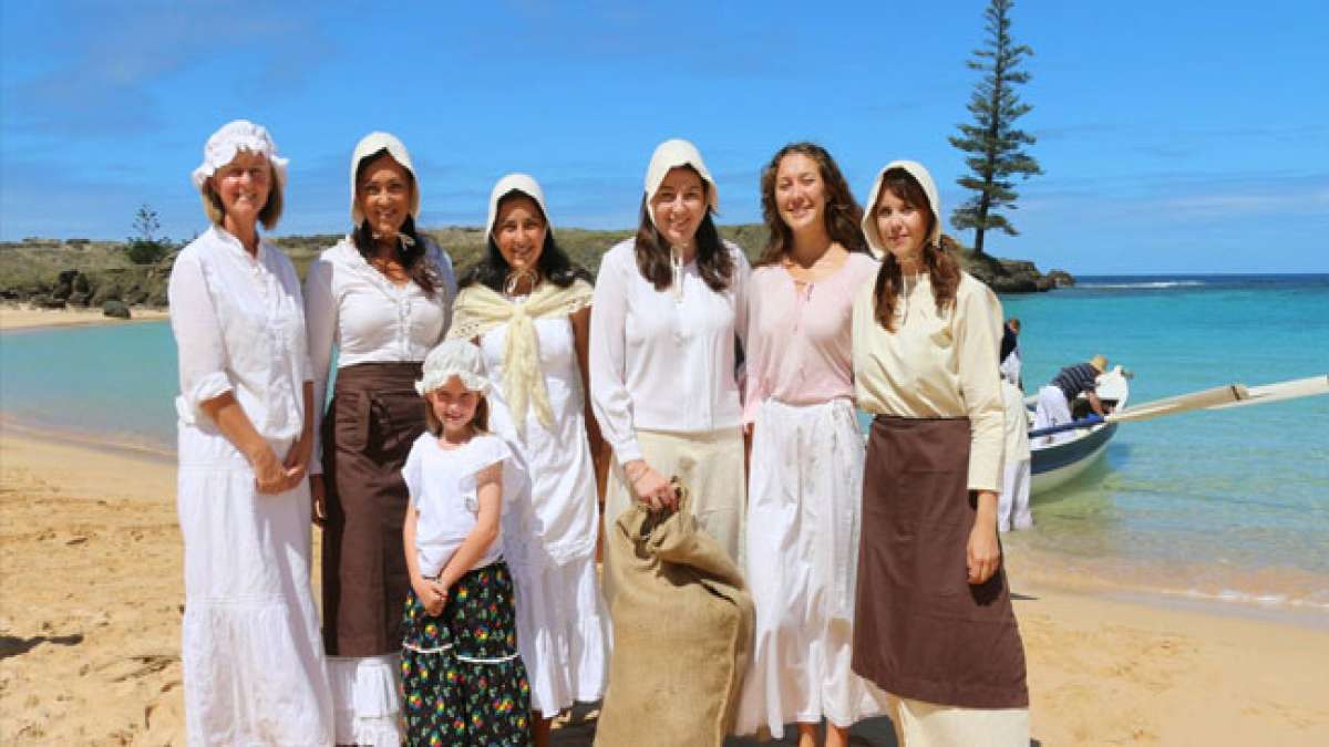 Feiern Sie den Gründungstag der faszinierenden Norfolkinsel, einem australischen Außengebiet im Herzen des Pazifischen Ozeans.