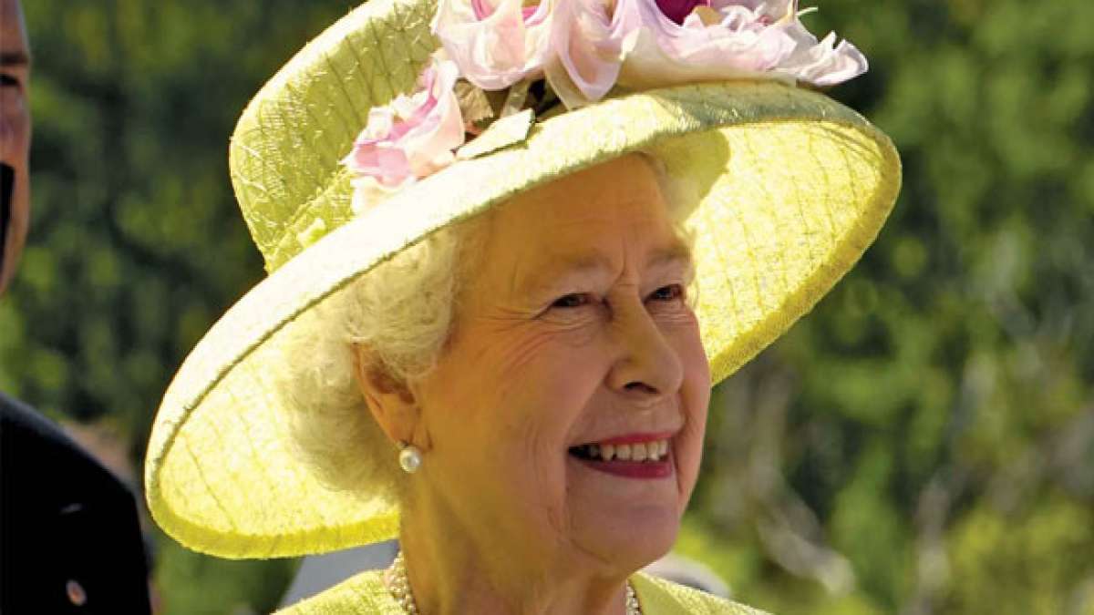 Feiern Sie den Geburtstag von Königin Elizabeth II. im Vereinigten Königreich und erfahren Sie mehr über die faszinierende Geschichte der am längsten regierenden Monarchin Großbritanniens, die bereits seit 1953 auf dem Thron sitzt.