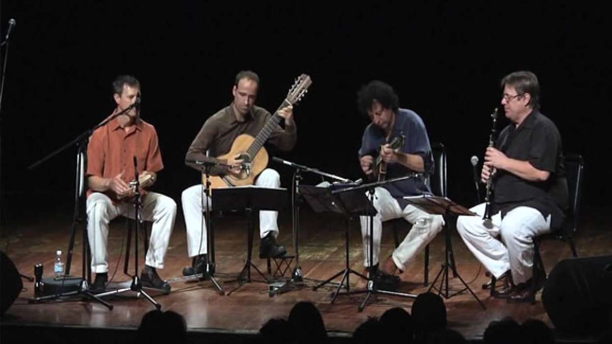 Tauchen Sie ein in die faszinierende Welt des brasilianischen Choro mit Pixinguinha, einem visionären Komponisten und Saxophonisten.