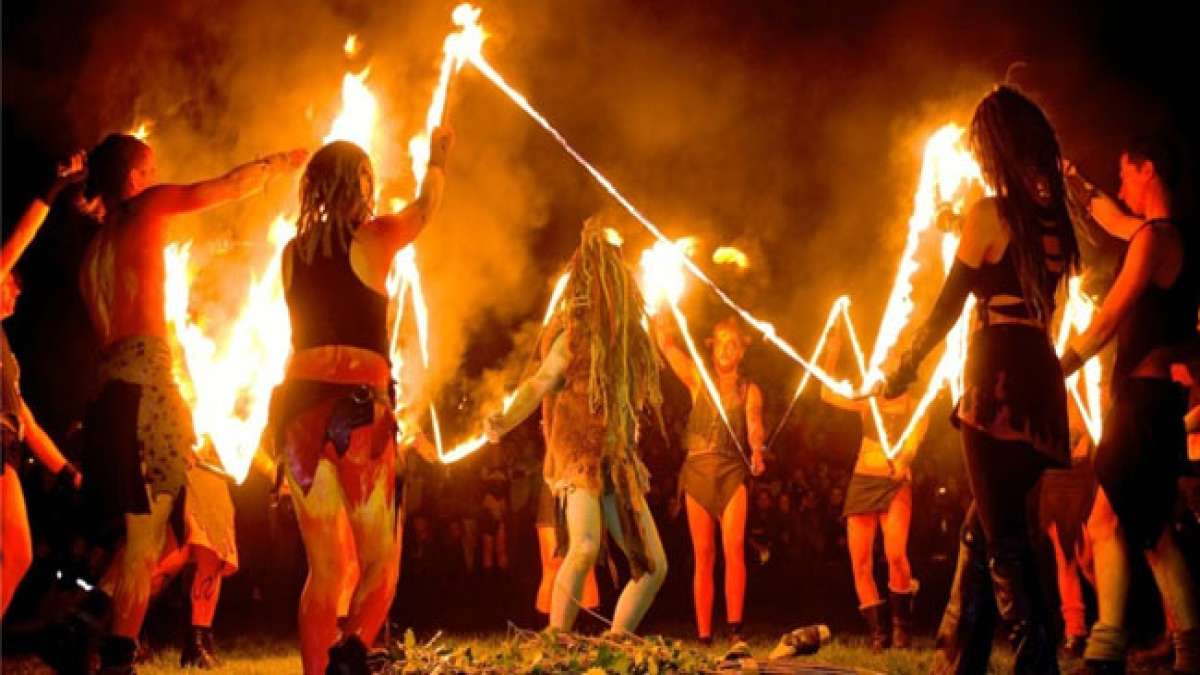 Beltane, das keltische Fest des Sommeranfangs, wird am 1. Mai in Irland und Schottland gefeiert, um den Beginn der warmen Jahreszeit zu zelebrieren.