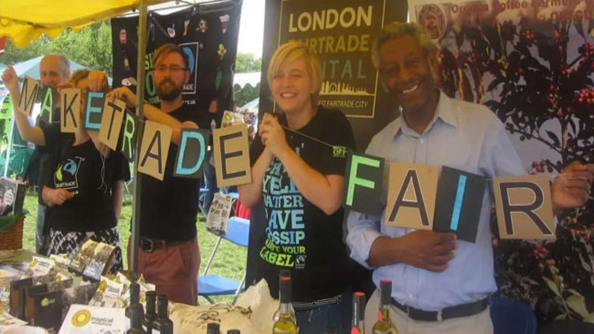 Mit dem Kauf von fair gehandelten Produkten unterstützen Sie Kleinbauern, Erzeuger und Kunsthandwerker weltweit und tragen dazu bei, gesunde und nachhaltige Gemeinschaften zu fördern. Mit dem Kauf von fair gehandelten Produkten unterstützen Sie Kleinbauern, Erzeuger und Kunsthandwerker weltweit und tragen dazu bei, gesunde und nachhaltige Gemeinschaften zu fördern.