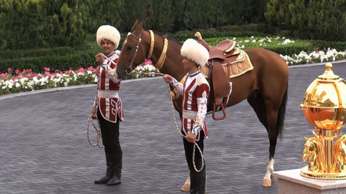 Erleben Sie das faszinierende Turkmenische Rennpferdefest! Erleben Sie das faszinierende Turkmenische Rennpferdefest!