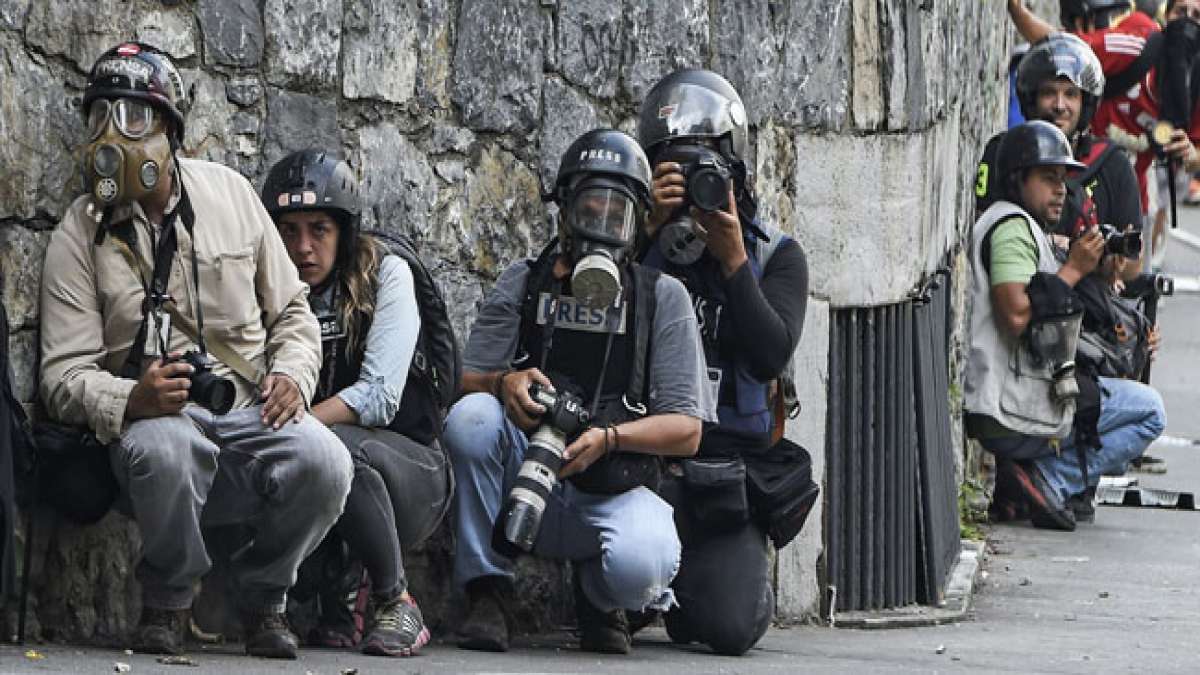 Venezuela feiert am 27. Juni den Tag des Journalisten. Ein Tag, um die Arbeit der Medien in Krisenzeiten zu würdigen und die Gefahren für Journalisten zu betonen.