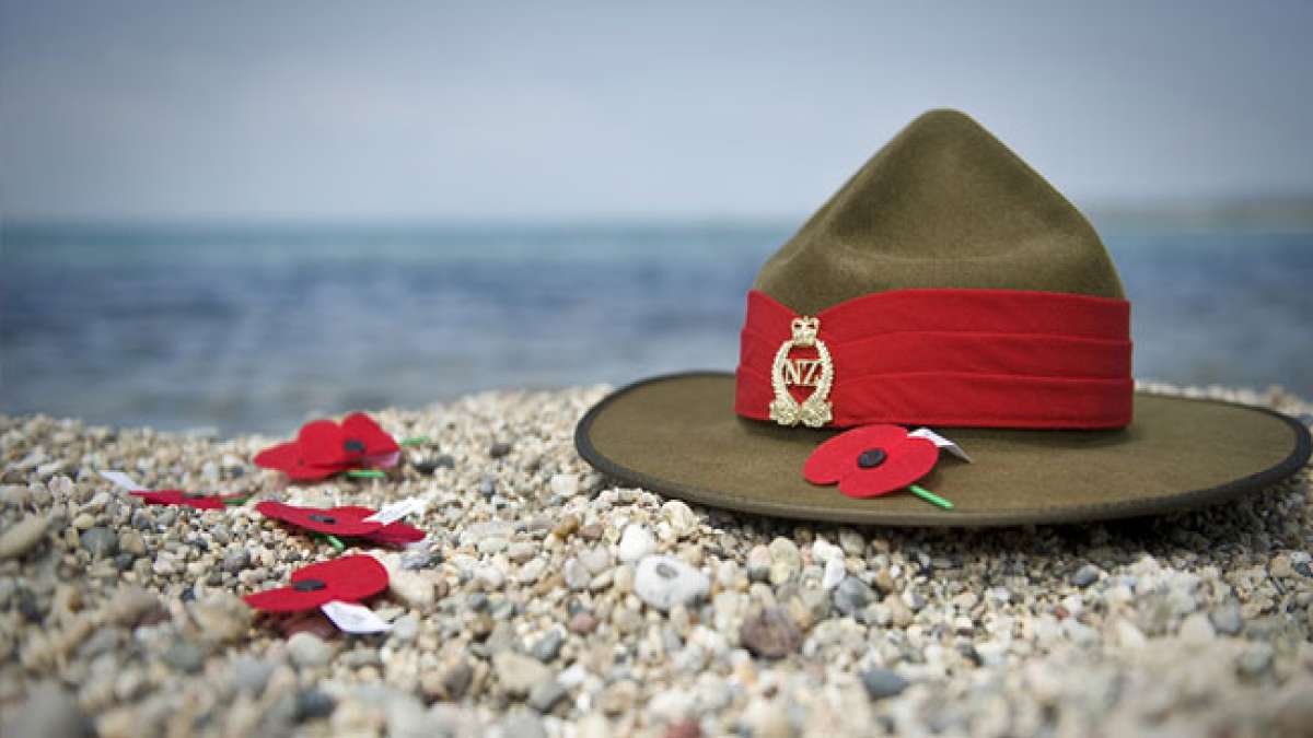 Gedenken Sie dem Anzac-Tag, einem bedeutenden nationalen Feiertag in Australien und Neuseeland, der an die mutige Landung des ANZAC auf der Halbinsel Gallipoli im Jahr 1915 erinnert.