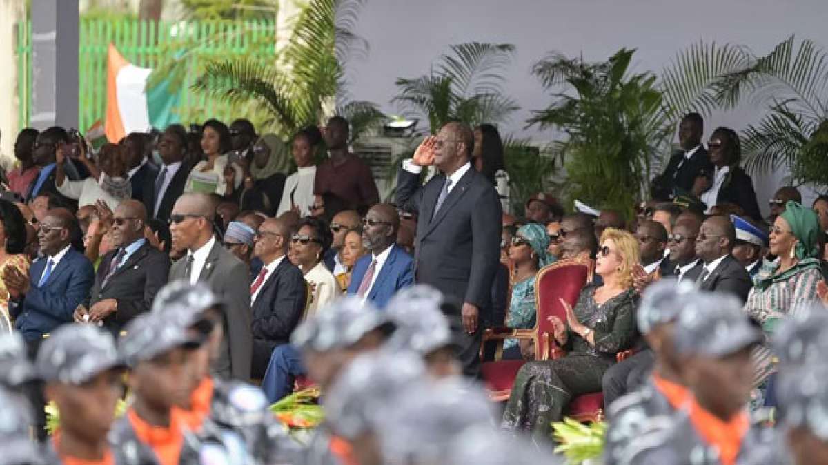 Feiern Sie den Unabhängigkeitstag der Elfenbeinküste und entdecken Sie die reiche Geschichte dieses Landes, das 1960 seine Unabhängigkeit von Frankreich erlangte.