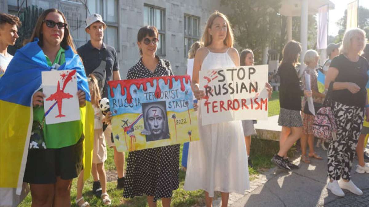 Weltweit wird am 21. August der Opfer des Terrorismus gedacht. Weltweit wird am 21. August der Opfer des Terrorismus gedacht.
