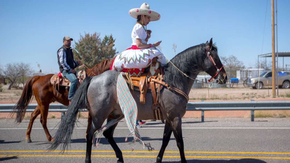Feiern Sie die mexikanische Tradition und den Stolz des Charro beim Nationalen Tag des mexikanischen Reiters! Feiern Sie die mexikanische Tradition und den Stolz des Charro beim Nationalen Tag des mexikanischen Reiters!