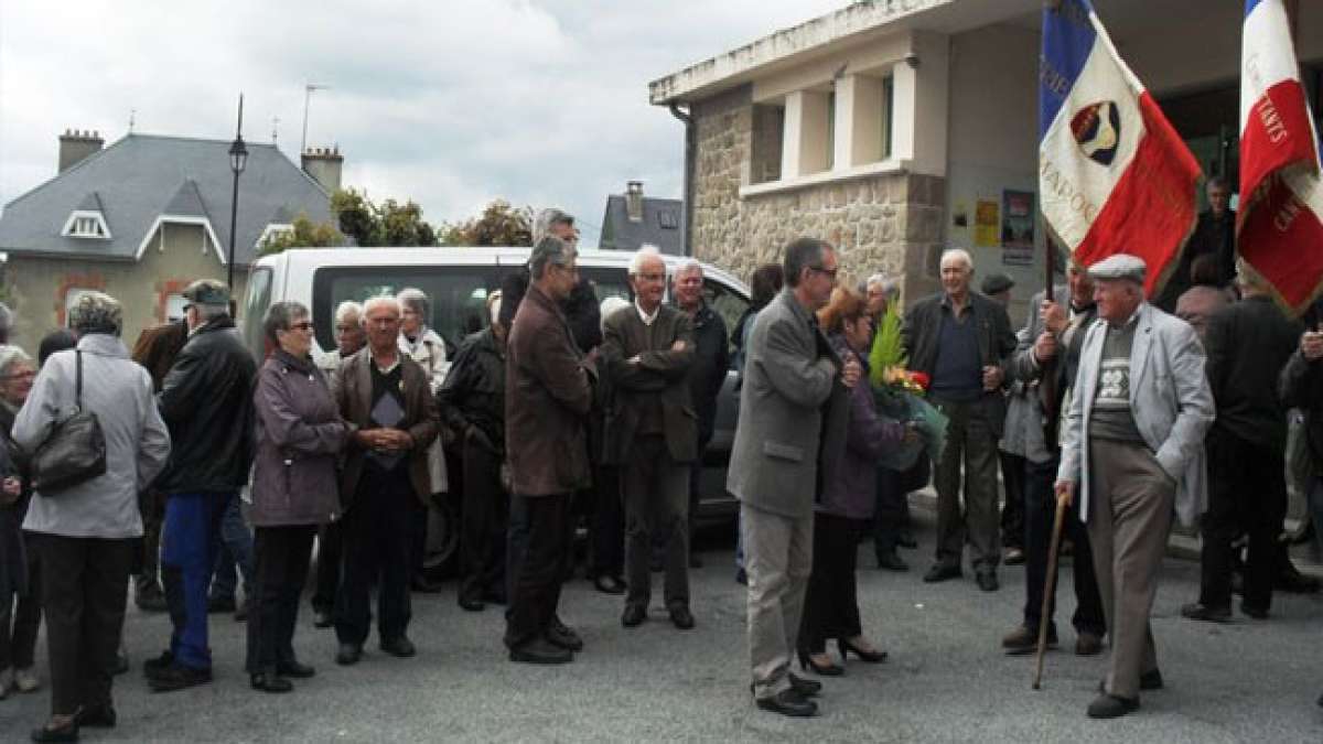 Gedenken Sie Guy Môquet und seinen 26 tapferen Genossen, die während des Zweiten Weltkriegs von den Nazis hingerichtet wurden.