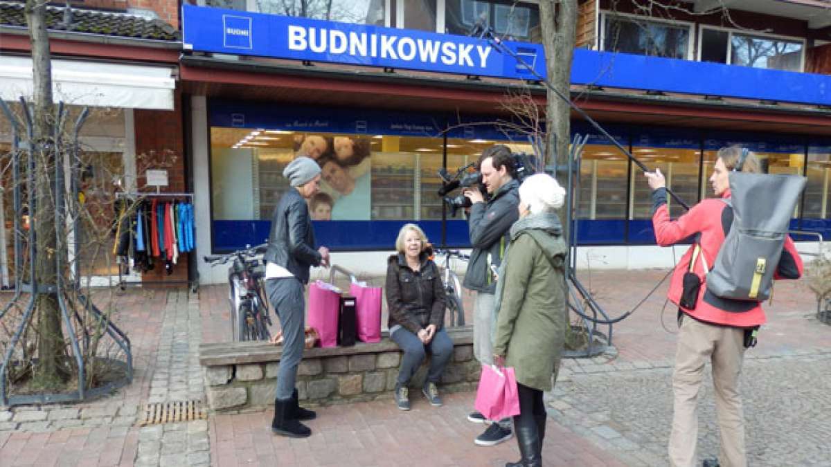 Die Jugendbildungsvereinigung hat diese Veranstaltung initiiert, um Mädchen zu ermutigen, Berufe zu ergreifen, die ihren Interessen und Fähigkeiten entsprechen, und ihnen Türen zu verschiedenen Bereichen jenseits veralteter Rollenbilder zu öffnen.