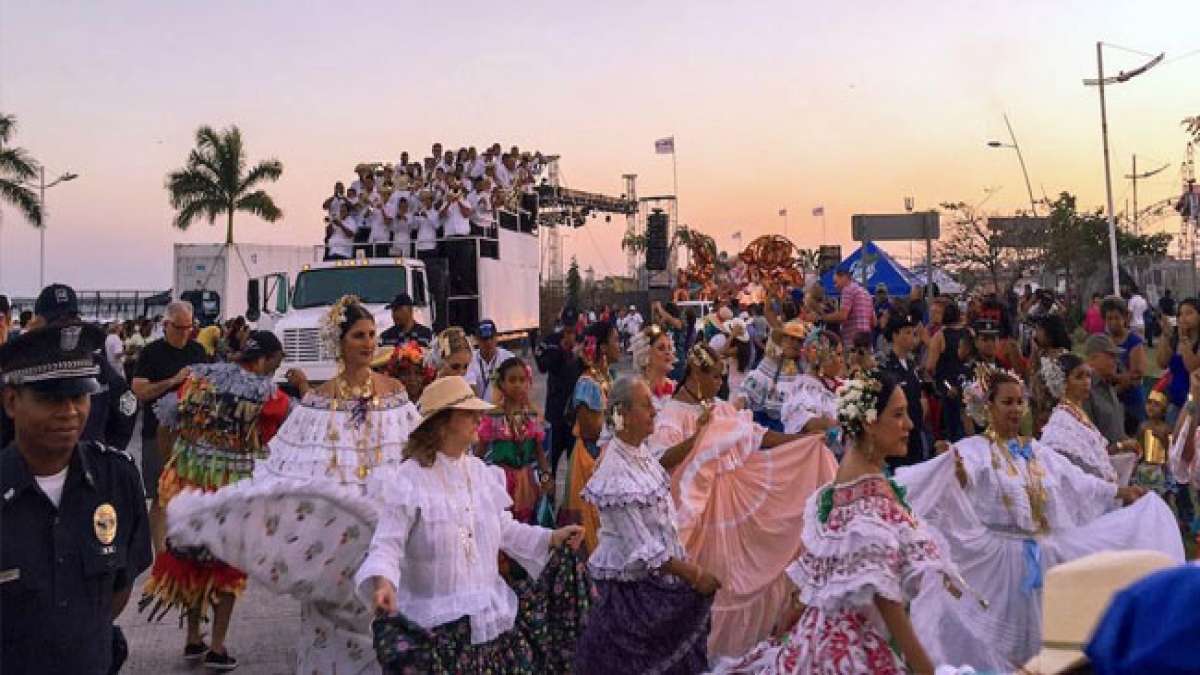 Erleben Sie den farbenfrohen Karneval in Panama, der fünf Tage vor Aschermittwoch beginnt.